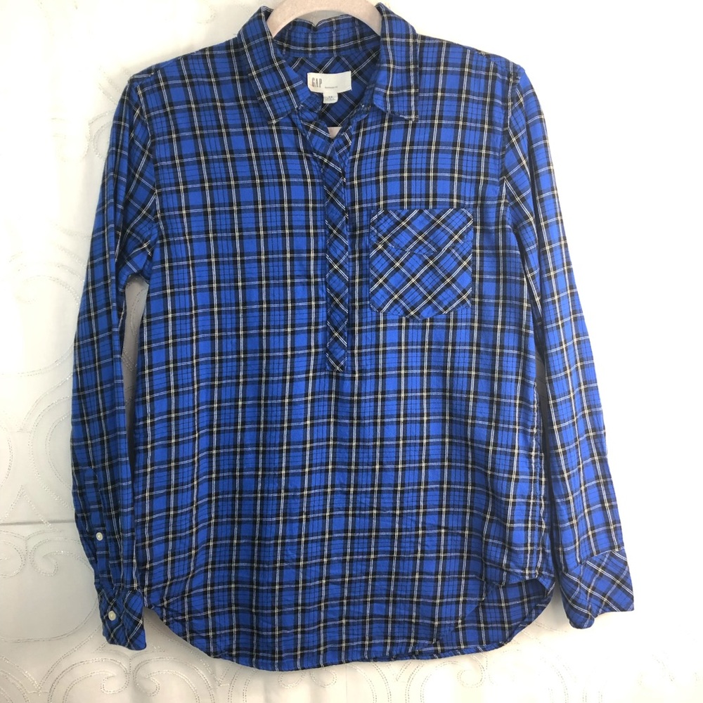 Gap women’s blue plaid popover boyfriend blouse.